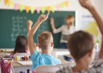 Începe școala. Ce îi îngrijorează cel mai mult pe părinți: „Trebuie să plătesc 2.200 la After pe lună și venitul meu este de 3.800”