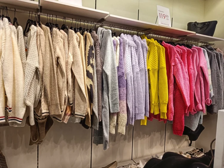 Inflația și teama de o nouă criză fac ca vânzările din comerț să frâneze vizibil