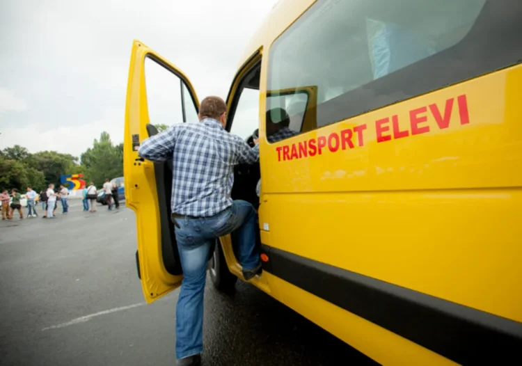 Elevii sunt nemulțumiți de noul mecanism de decontare a cheltuielilor de transport și acuză Guvernul de iresponsabilitate
