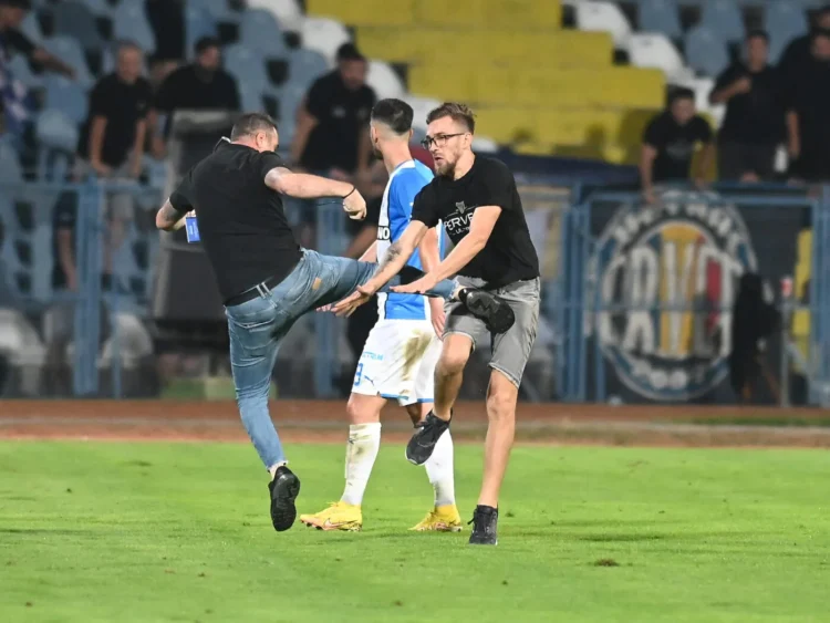 Moment de cascadorii râsului la meciul Universitatea Craiova – Farul