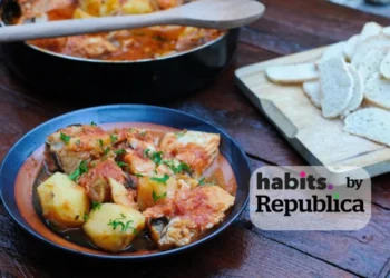 „Am văzut la țară o groază de oameni care vând găini și cu banii se duc și cumpără salam plin de monoglutamat și altele”. Mihaela Găneț, food blogger, despre cum ne stricăm obiceiurile alimentare