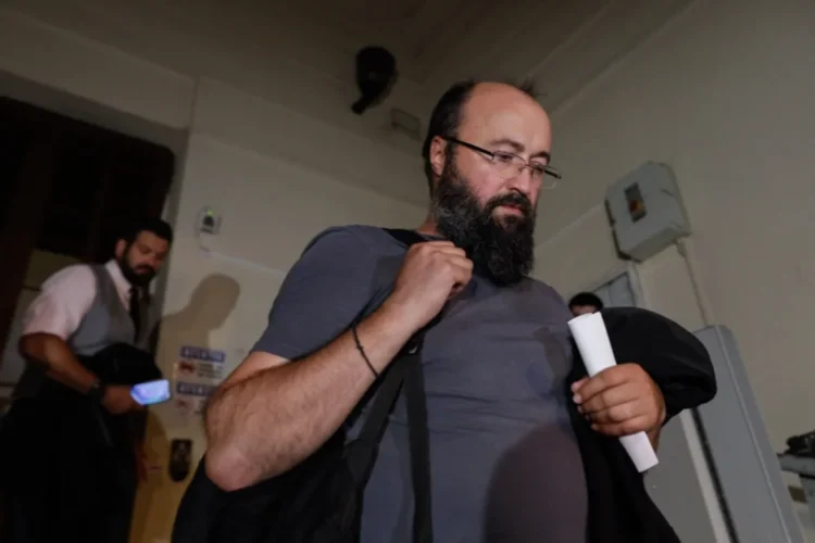 „De ce nu a țipat?!…” Spuneți că victima e de vină? Gândiți-vă că era în Săptămâna Mare, în ziua când a fost răstignit Iisus, când degetele preotului umblau prin…