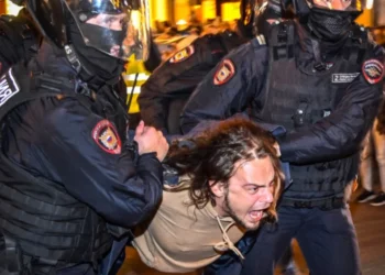 1.300 de oameni arestați la protestele din Rusia. „Acest regim s-a condamnat singur și își distruge tineretul”