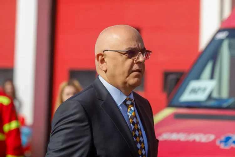 Arafat duce în derizoriu protestul angajaţilor de la Ambulanţă. Şeful DSU se laudă cu achiziţii colosale