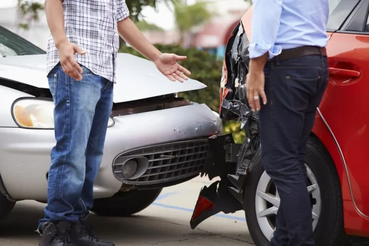 Se scumpește asigurarea obligatorie RCA. Cât vor plăti românii pentru o poliță anuală?