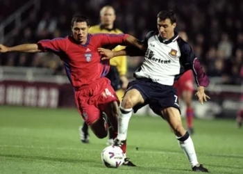 FCSB are ca model Steaua » Roș-albaștrii dau peste a doua favorită la câștigarea Conference League, West Ham