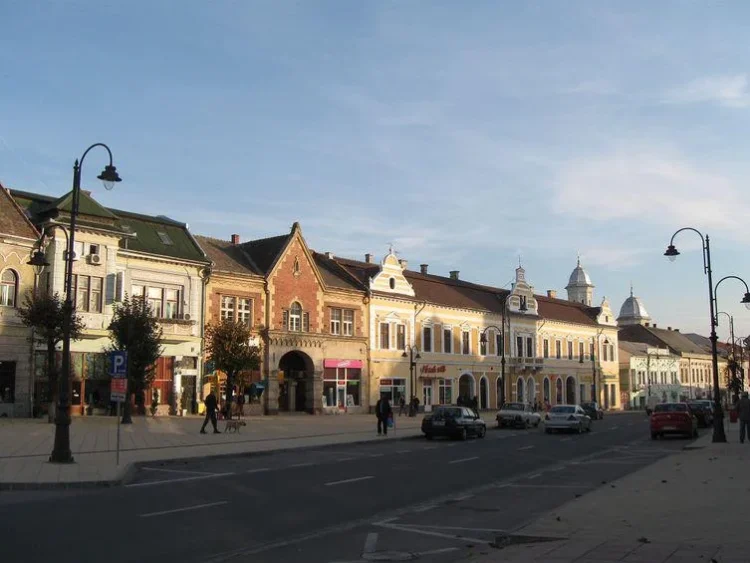 Oraşul din România care seamănă cu Cluj-Napoca, dar care nu e aşa de aglomerat. Puţini turişti vin aici fără să ştie cât e de frumos
