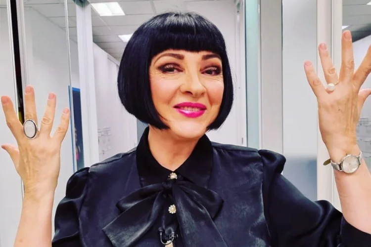 Neti Sandu, apariție rară, în costum de baie. Celebra prezentatoare făcea furori cu formele sale din tinerețe. Foto