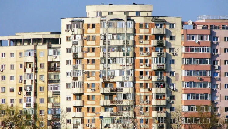 Bula imobiliară din România, transpusă în chirii și achiziții de apartamente: câți bani au românii pentru case