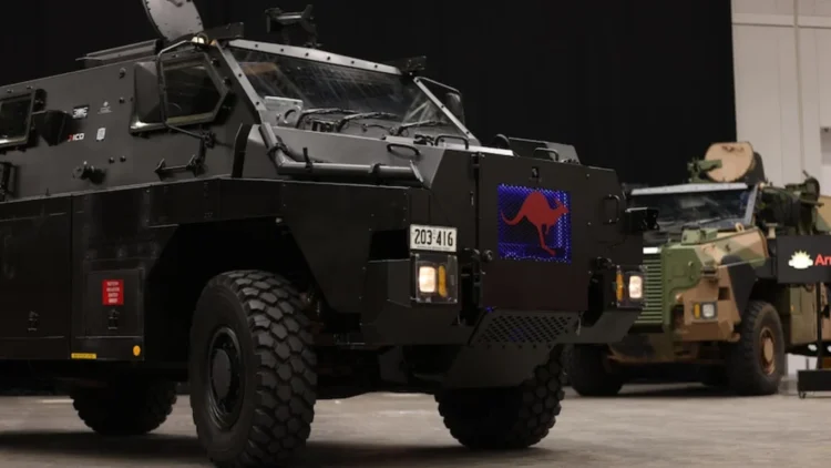 VIDEO Un vehicul blindat „Bushmaster” din Australia și-a găsit un rol nou în războiul din Ucraina