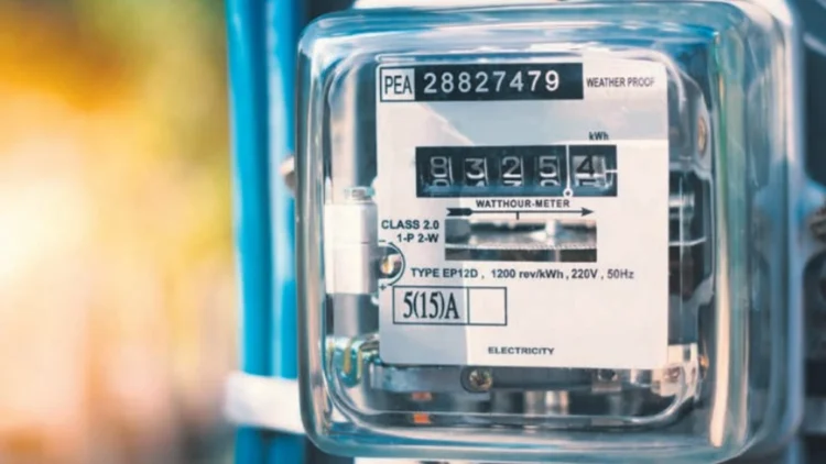 Plafoanele noi de preț la energie pentru clienții casnici vor fi votate azi. Se va plăti plafonat pentru un singur loc de consum, la consumul realizat, furnizorii nu vor mai putea face oferte peste plafoane – proiect