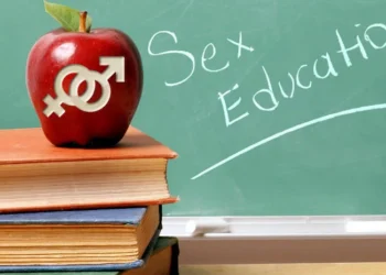 Studiu: 70% dintre liceeni cred că educația sexuală este un subiect tabu în România