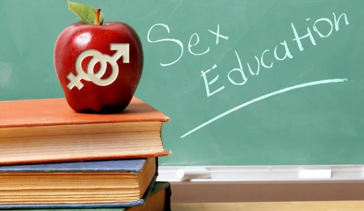 Studiu: 70% dintre liceeni cred că educația sexuală este un subiect tabu în România