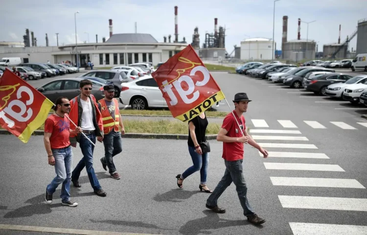 Sindicatul francez CGT își continuă greva împotriva companiei TotalEnergies, protest care a perturbat grav aprovizionarea benzinăriilor