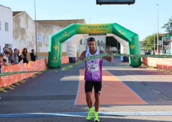 ”Nemaivăzut”: a dominat autoritar un semimaraton, dar s-a oprit înaintea liniei de finish. Explicația ”face toți banii”