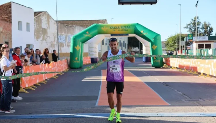 ”Nemaivăzut”: a dominat autoritar un semimaraton, dar s-a oprit înaintea liniei de finish. Explicația ”face toți banii” ”Nemaivăzut”: a dominat autoritar un semimaraton, dar s-a oprit înaintea liniei de finish. Explicația ”face toți banii”