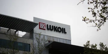 Rețeaua internațională a Lukoil se prăbușește sub presiunea sancțiunilor occidentale