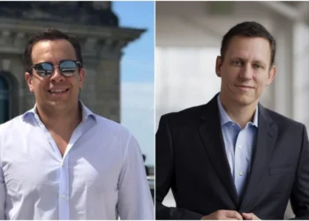 Nici urmă de Elon Musk și Angelina Jolie la Bran! Un cuplu de gay a organizat, de fapt, petrecerea de Halloween