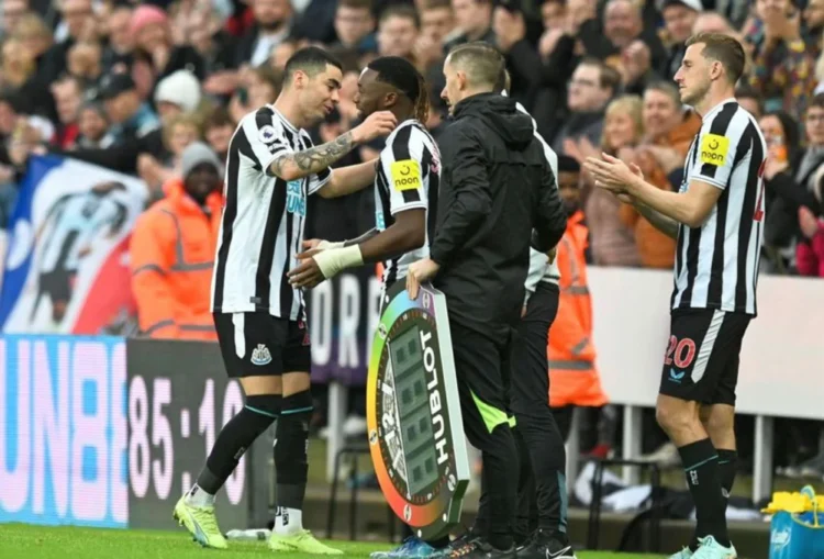 Newcastle a făcut 6 schimbări în meciul cu Aston Villa » De ce i-a permis regulamentul Newcastle a făcut 6 schimbări în meciul cu Aston Villa » De ce i-a permis regulamentul