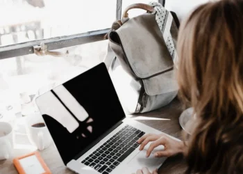 O nouă meserie a fost recunoscută oficial în România. Ce îi nemulțumește însă pe angajații din industrie