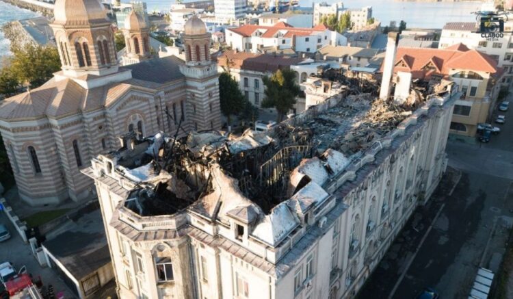 VIDEO: Cât de afectată este Arhiepiscopia Tomisului după incendiul care a avut loc pe acoperiș
