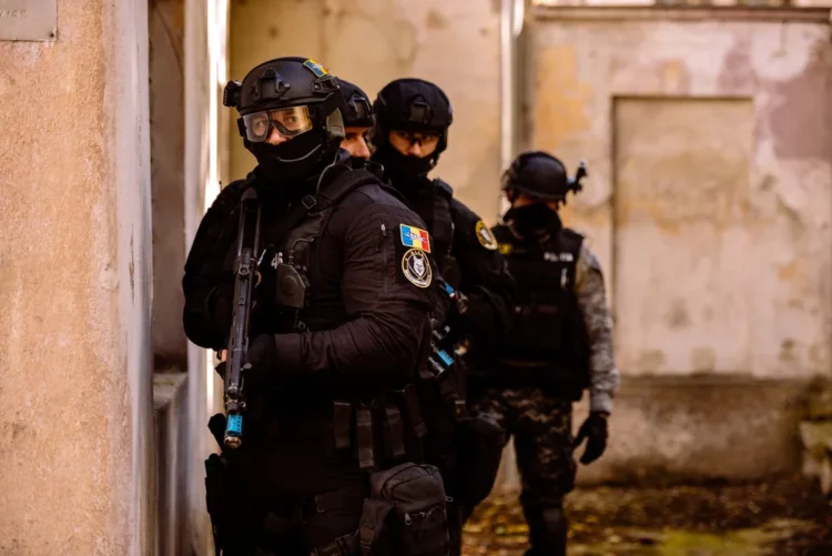 Percheziții la clanul Cordunenilor. Cămătarii împrumutau oameni de afaceri cu dobânzi de până la 400%, iar apoi îi sechestrau