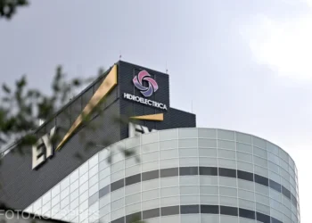 Toți angajații Hidroelectrica vor avea asigurări voluntare de sănătate: Ce asigurător va încasa aproape 950.000 de euro