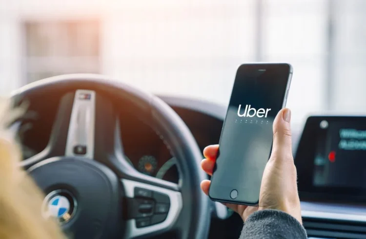 Cum să îți reduci cheltuielile atunci când faci Uber sau Bolt – VIDEO