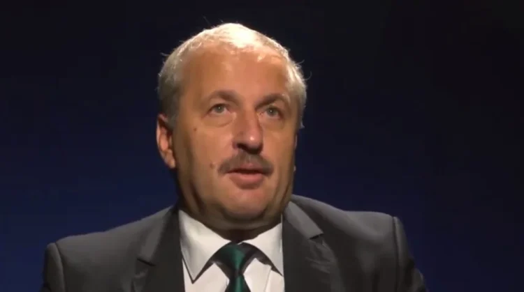 Va pleca sau nu Vasile Dîncu 🤡 din Guvern? Ministrul Apărării discută la Guvern cu premierul Ciucă