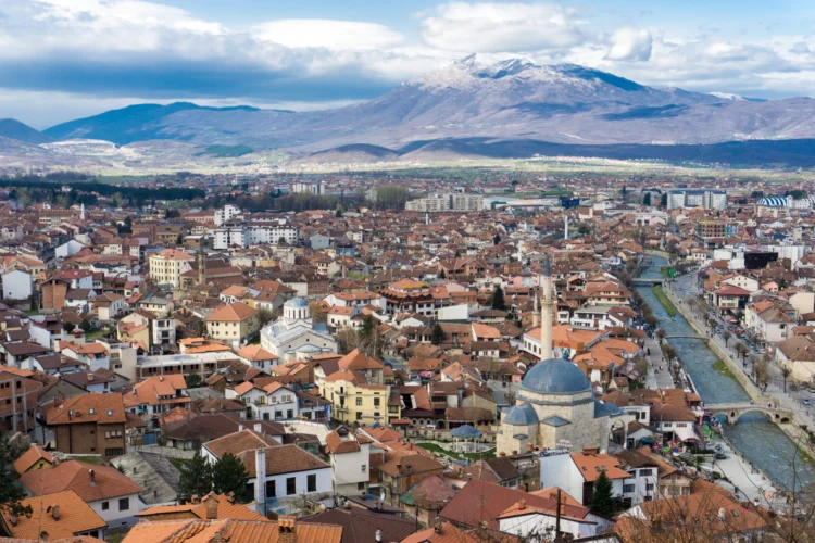 Serbia vrea să discute cu statele care nu recunosc Kosovo pentru a-i contracara intenţia de a cere aderarea la UE. România, printre ele