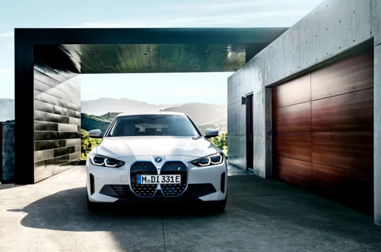 Noul BMW i4 eDrive35 poate fi comandat acum și în România