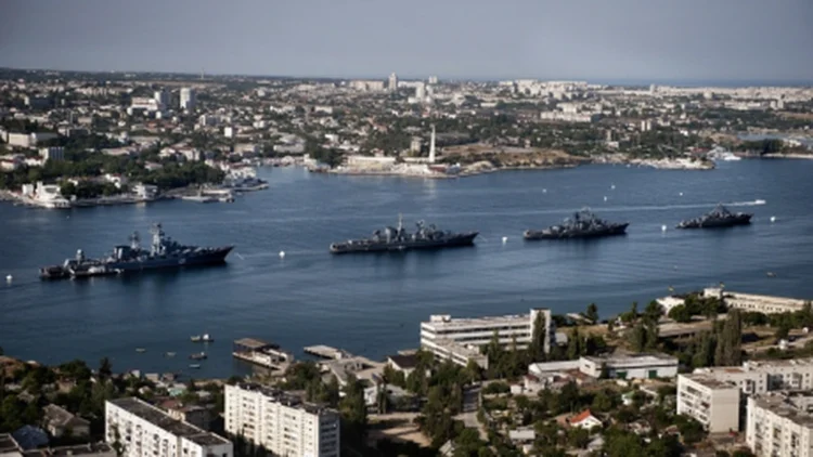 Rusia construieşte fortificaţii în peninsula ucraineană ocupată Crimeea