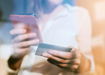 Online e mai simplu, dar nu tot timpul. Pe tine ce te deranjează când faci cumpărături pe internet?