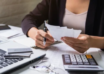 Cum sunt obligați farmaciștii să ne vândă anumite produse / Probleme mari vor fi și în domeniul fiscal dacă se fac modificări asemănătoare