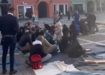 Protest la Brașov împotriva desfiinţării teraselor din Piaţa Sfatului