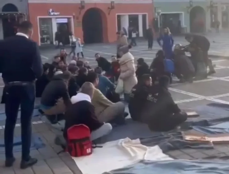 Protest la Brașov împotriva desfiinţării teraselor din Piaţa Sfatului