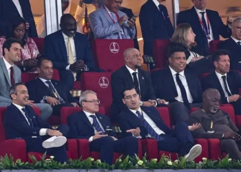 Răzvan Burleanu, ironizat după apariția de la Mondial + Cine era celălalt „intrus” din fotografie