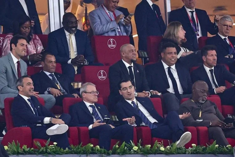 Răzvan Burleanu, ironizat după apariția de la Mondial + Cine era celălalt „intrus” din fotografie