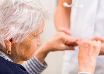 Primul medicament care încetinește evoluția Alzheimer, considerat istoric în tratarea bolii