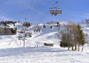 Cum să îţi cumperi vacanţe mai ieftine şi să eviţi ţepele