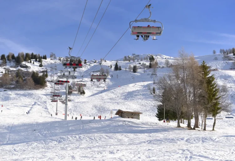 Cum să îţi cumperi vacanţe mai ieftine şi să eviţi ţepele