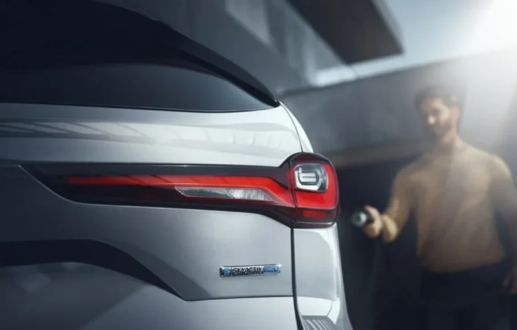 Mazda publică o nouă imagine teaser cu viitorul SUV CX-90 Mazda publică o nouă imagine teaser cu viitorul SUV CX-90