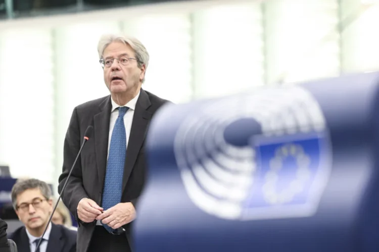 Comisar european: Presupusul caz de corupție în favoarea Qatarului este “ruşinos şi intolerabil” și “afectează grav reputaţia” Parlamentului European