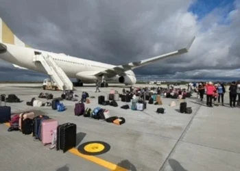 Un avion cu destinația Marea Britanie, întors din drum după o amenințare cu bombă