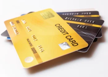 Un român a reușit să fure o jumătate de milion de lei de la banca la care lucra. Metoda prin care făcea cumpărături fără ca din cont să fie scăzut vreun leu