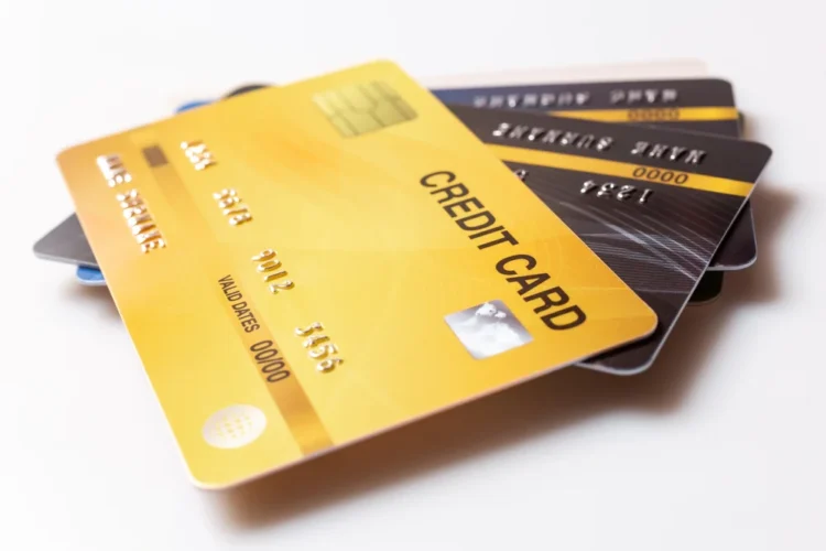 Un român a reușit să fure o jumătate de milion de lei de la banca la care lucra. Metoda prin care făcea cumpărături fără ca din cont să fie scăzut vreun leu