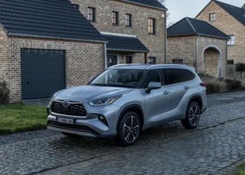 Cât costă în România noul Toyota Highlander, un SUV full-size hybrid fără compromis