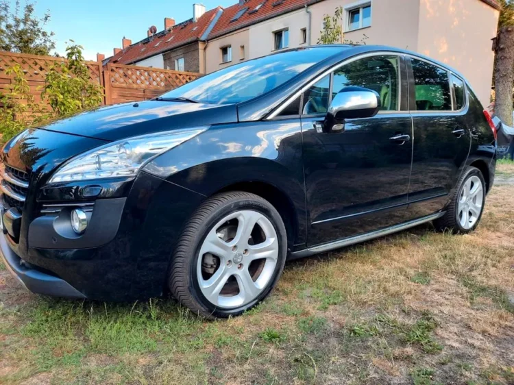 Peugeot 3008 este un hibrid diesel ce consumă puțin. Cât costă crossoverul familist la mâna a doua