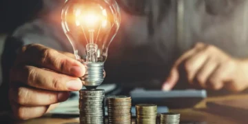 Cum schimbi furnizorul de energie în 24 de ore și eviți facturile uriașe în această iarnă