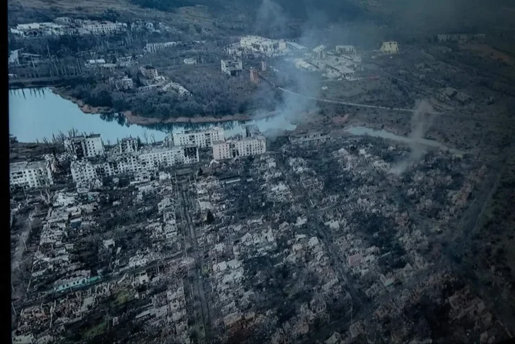 New York Times: În Bahmut, armata ucraineană a schimbat strategia. Ce rol va juca orașul în viitoarea ofensivă a Ucrainei